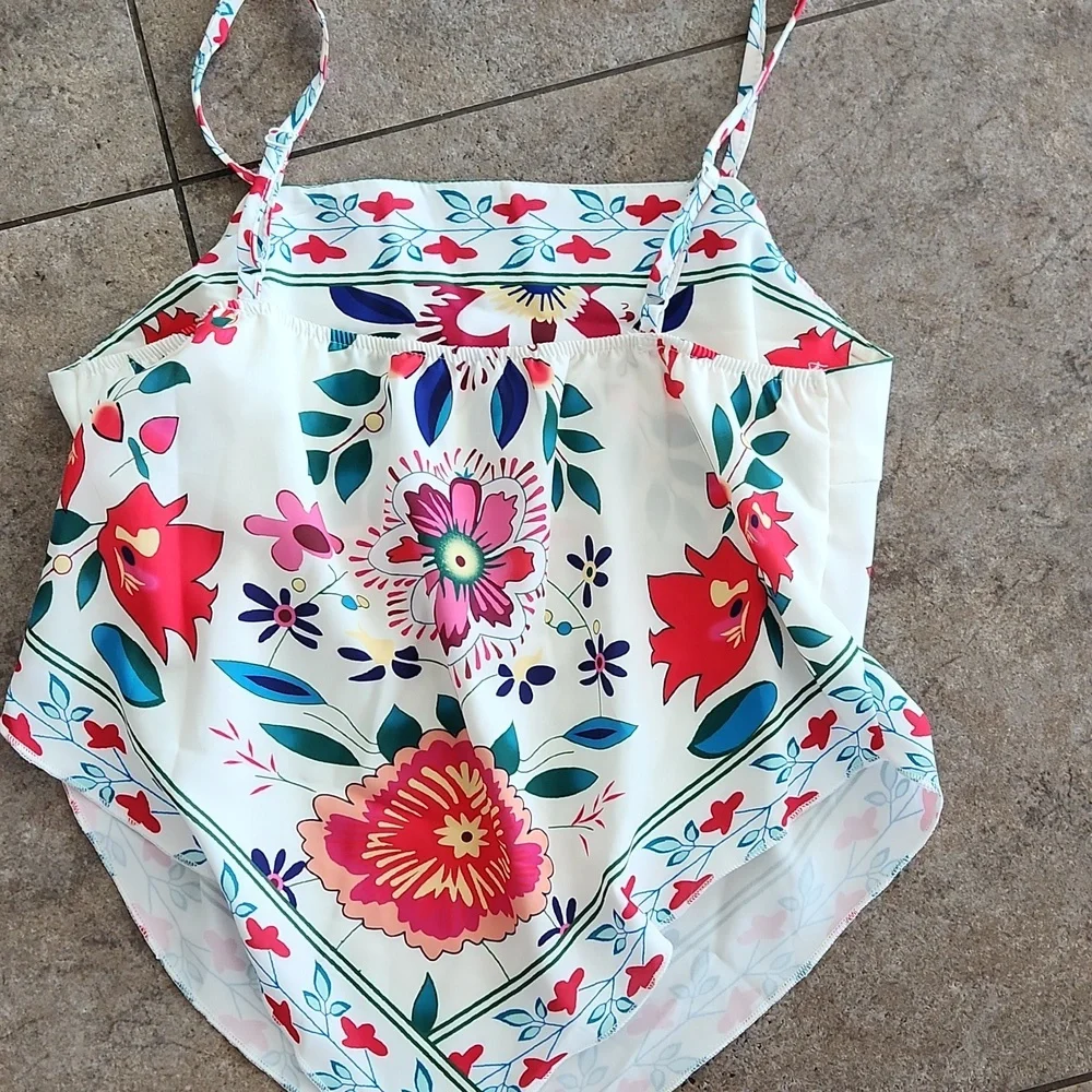 NWOT..Floral Print Handkerchief Top - Picture 3 of 7